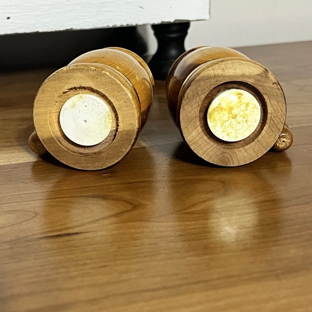Pair Vintage Salt Pepper Shaker 3